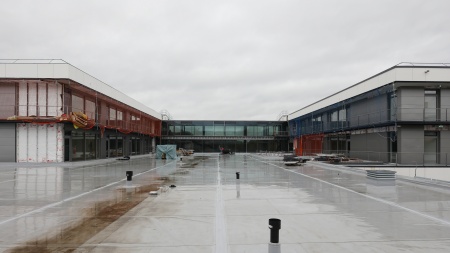 Leistungsfähige ACO Spin Freispiegelabläufe und ACO Jet Unterdruckabläufe gewährleisten eine zuverlässige Wasseraufnahme und -ableitung auch bei Starkregenereignissen.