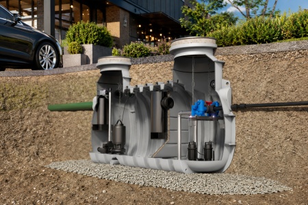Im Timberjacks in Bad Hersfeld kommt ein erdeingebauter ACO LipuLift-PF-B NS 10 aus Polyethylen (PE) zum Einsatz, der Fettabscheider und Duo-Pumpstation in einem System vereint.
