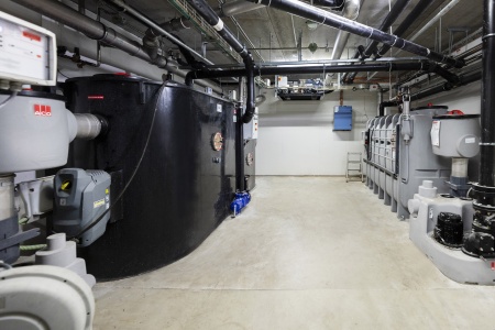 Die Planung, Größenauslegung und Installation von Fettabscheidern erfordert detailliertes Fachwissen, um die Effizienz und die Einhaltung geltender Vorschriften sicherzustellen. 