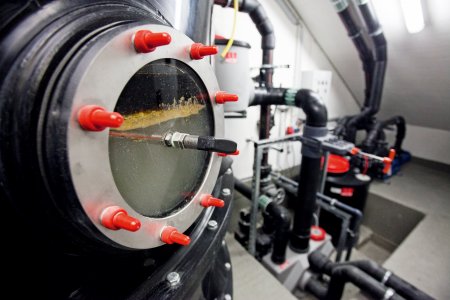 Die LipuSmanrt Pumpentechnik lässt sich flexibel an drei Seiten montieren.