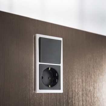 FAWO Produkgruppe "Elektroinstallationen": Elektro-Einbauprogramme, Einspeisungssteckvorrichtungen, Schalter, Steckdosen, Steckverbindungen, elektronische Warn- und Meldegeräte, Befestigungstechnik, Lichtsteuerungen.