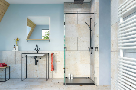 In diesemn glassdouche Badezimmer-Vorschlag steht eine Dusche vom Typ 231 mit einem festen Seitenglas und zwei Türgläsern. Den entscheidenen Akzent setzen die ausdrucksstarken Design-Beschläge der Serie AUGUSTINA von glassdouche.