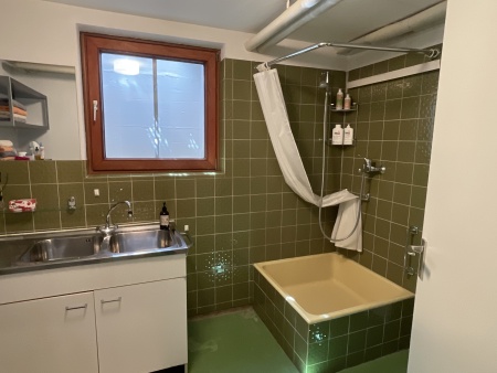 Das Gästebad vor der Renovierung: Hier ist Kreativität gefragt, um zu einem ansprechenden Upgrade zu gelangen.