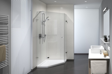 Fünfeckdusche: glassddouche FREDERIKE, Modell 295, mit zwei festen Seitenteilen und einer Drehtür.