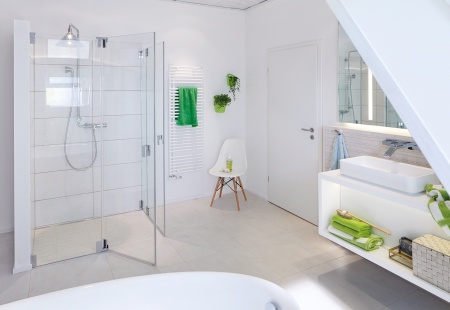 MARGARETHE von glassdouche als Eckdusche, Modell 270, mit zwei festen Seiten- und zwei Pendeltürgläsern, Länge 120 cm, Breite 90 cm, Höhe 200 cm.