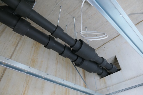 Die Rohrleitungen wurden zusätzlich mit Armaflex gedämmt, um Wärmeverluste zu reduzieren und Kondenswasserbildung zu vermeiden. 