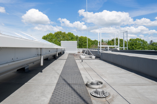 Zweiteilige Flachdachabläufe ACO Spin von ACO Haustechnik für sorgen für norm- und fachgerechte Ableitung des anfallenden Regen und Schmelzwassers. 