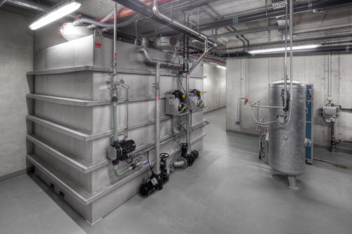 Für die Nassmüll-Entsorgung hat ACO Haustechnik eine individuell gefertigte Anlage mit Sammeltank aus Edelstahl geliefert.