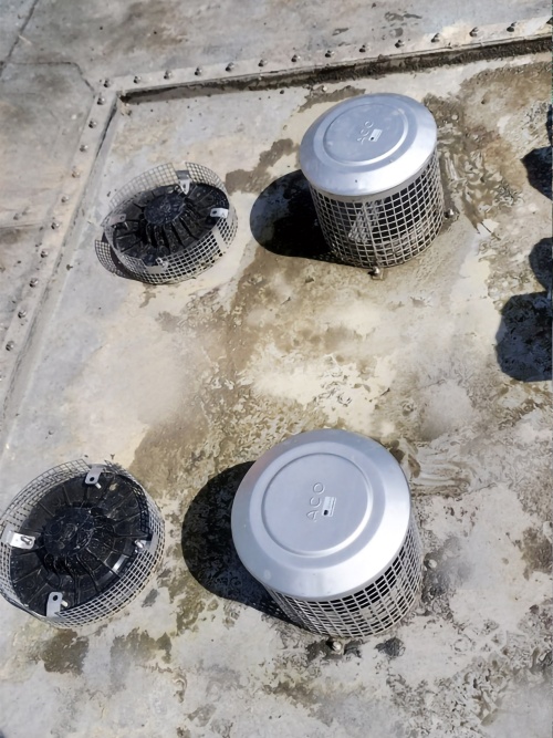 Die Haupt- bzw. Regelentwässerung erfolgt als Unterdruckentwässerung mit Abläufen ACO Jet in DN 100. Für die Notentwässerung wurden speziell angepasste ACO Spin Abläufe in DN 200 als Freispiegelentwässerung verbaut.