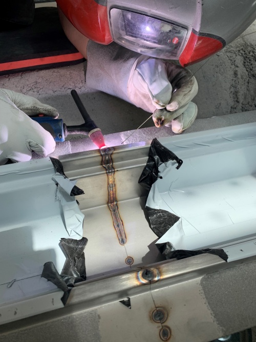 Die fachgerechte Einbringung der Rinnenteilstücke erfolgte durch den ACO Service.