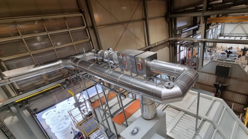 Die Anlage zur Rückgewinnung von Prozesswärme dient zum Heizen der ACO Haustechnik Verwaltungsgebäude. Die gewonnene Energie deckt im Winter den größten Teil des Heiz- und Warmwasserbedarfs und führt im Sommer zu einem Energieüberschuss.