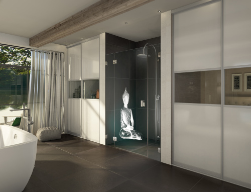 Dusch-Nische, Modell 141 (2 Seitengläser, 1 am schmalen Seitenglas montiertes Türglas), montiert mit Pendeltür-Beschlägen der Serie AUGUSTINA von glassdouche (Schwenkbereich 180°, mit Hebe-Senk-Funktion und Arretierung).