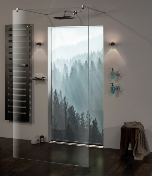glassdouche LED-Leuchtwand HELENE, Motiv Woodland. In den Profilen integrierte, an das Stromnetz angeschlossene LEDs (Lichtfarbe Weiß) sorgen für die sehr homogene Ausleuchtung der Motive.
